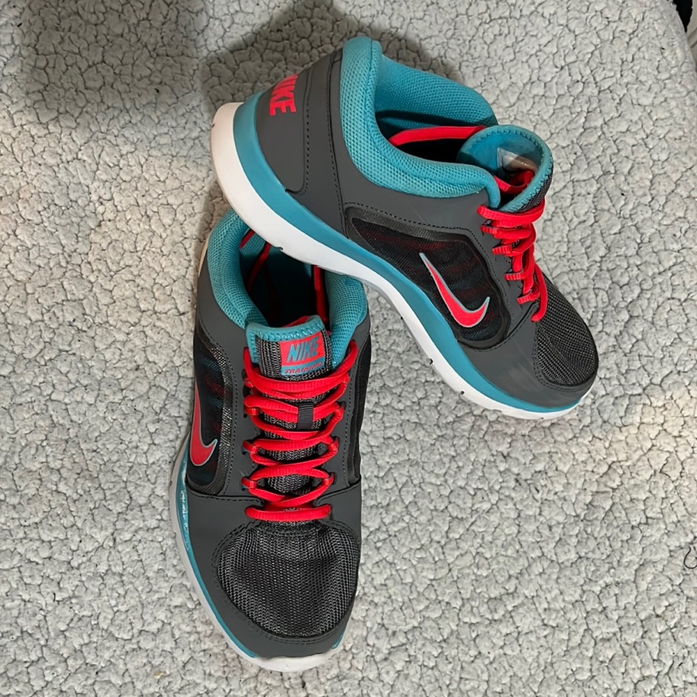 Pre owned Nike Woman Flex trainer 4 running shoes size 9.5
